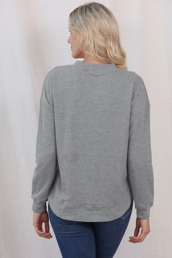 GRAY CREW NECK RIBBED TRIM WAFFLE KNIT TOP